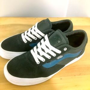 Vans Youth Size 5. Great condition. Worn a few times. See pics.